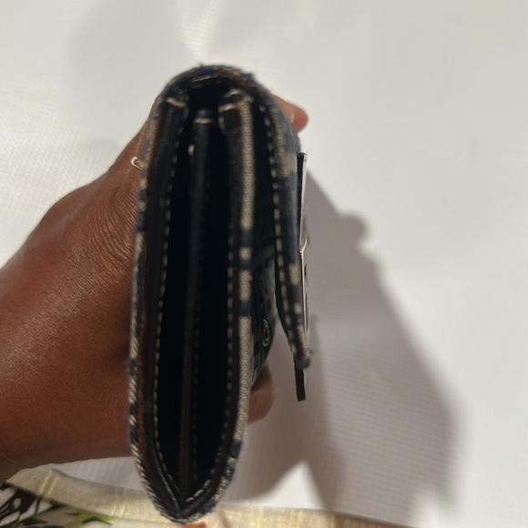 Fendi authentic with code - Picture 3 of 9